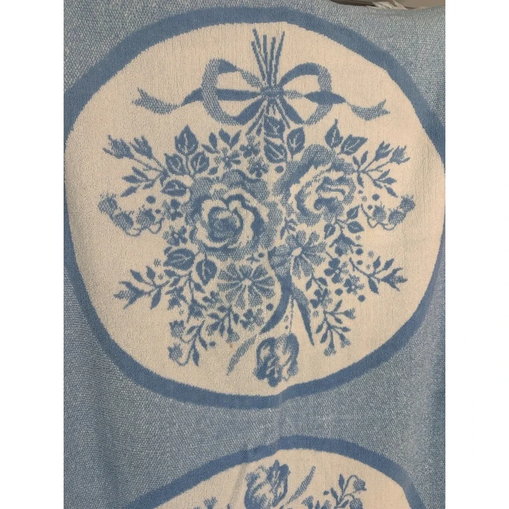 Vtg Blue Floral Bath Towel Cottagecore Shabby Chic Retro‎ Granny 41.5x24.5